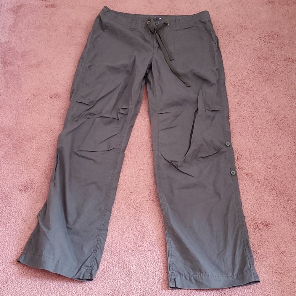 Izod cargo style pants